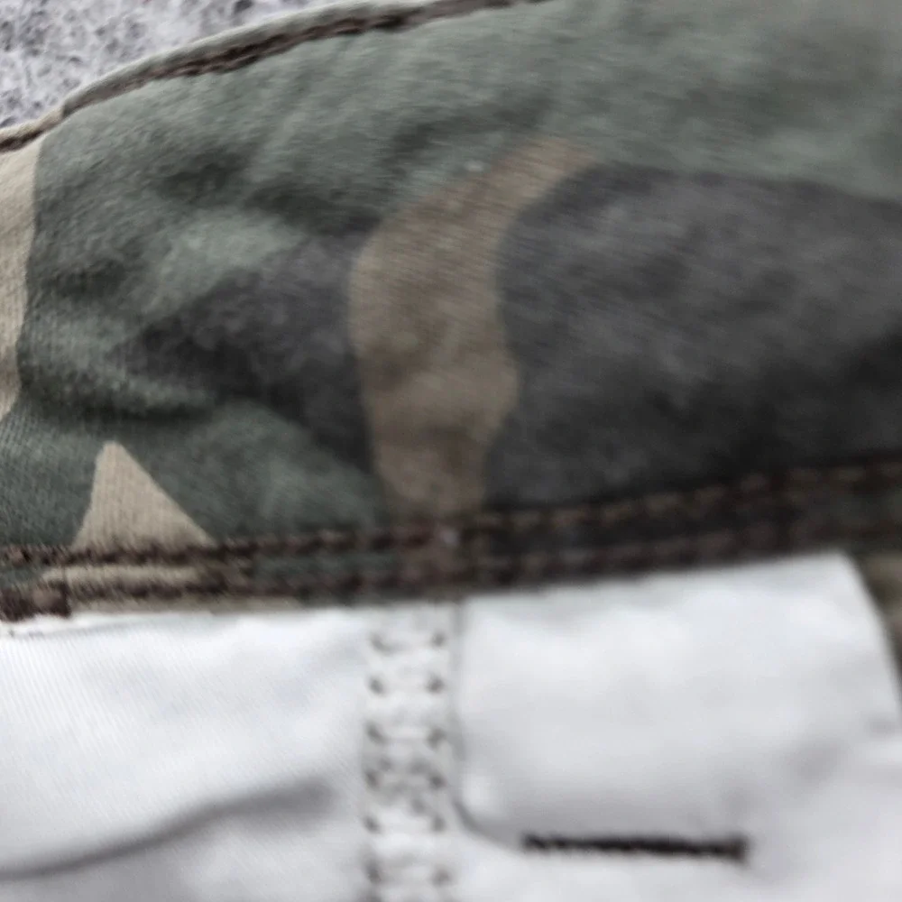 NEW Wrangler Mens Camo Print Cargo‎ Shorts 48x10 Green Regular Taper Canvas